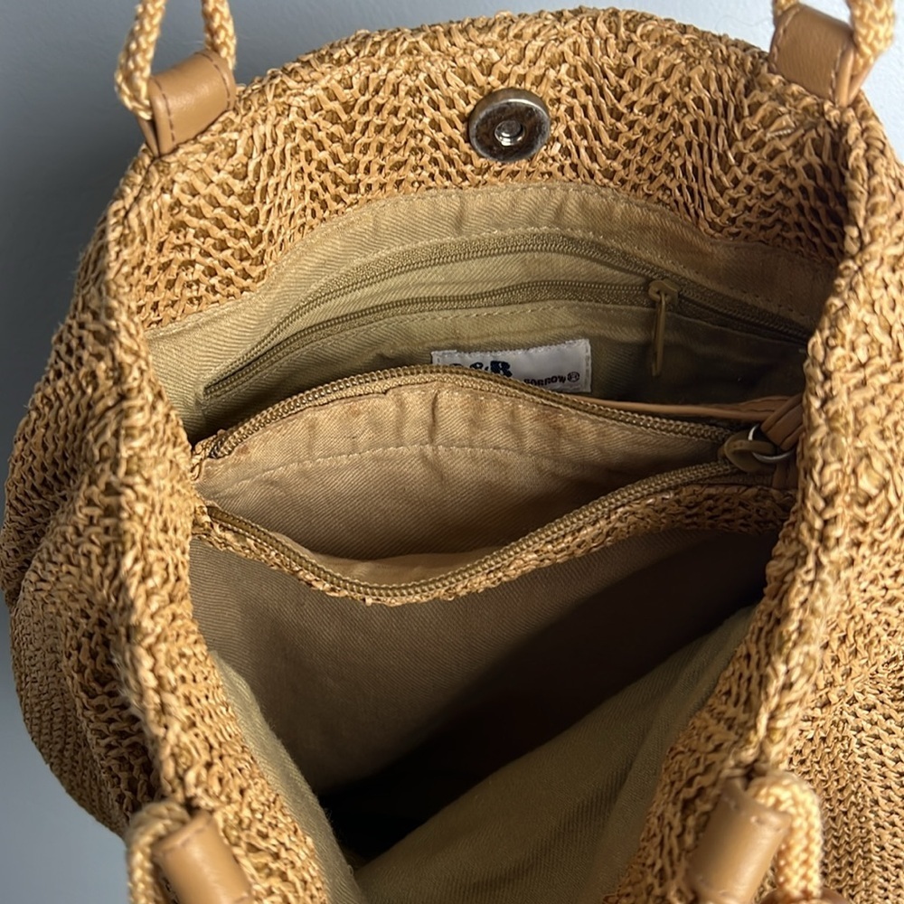 Vintage straw shoulder tote/ bag with floral embroidery and beads on handles - Picture 8 of 10